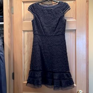 Beautiful Adrianna Papell midnight blue cocktail dress in 4P.